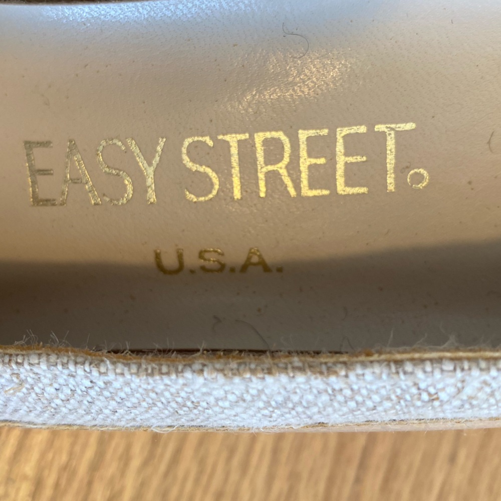 Easy Street Women's Taupe and‎ Beige Heels 7 Preloved - Picture 2 of 8